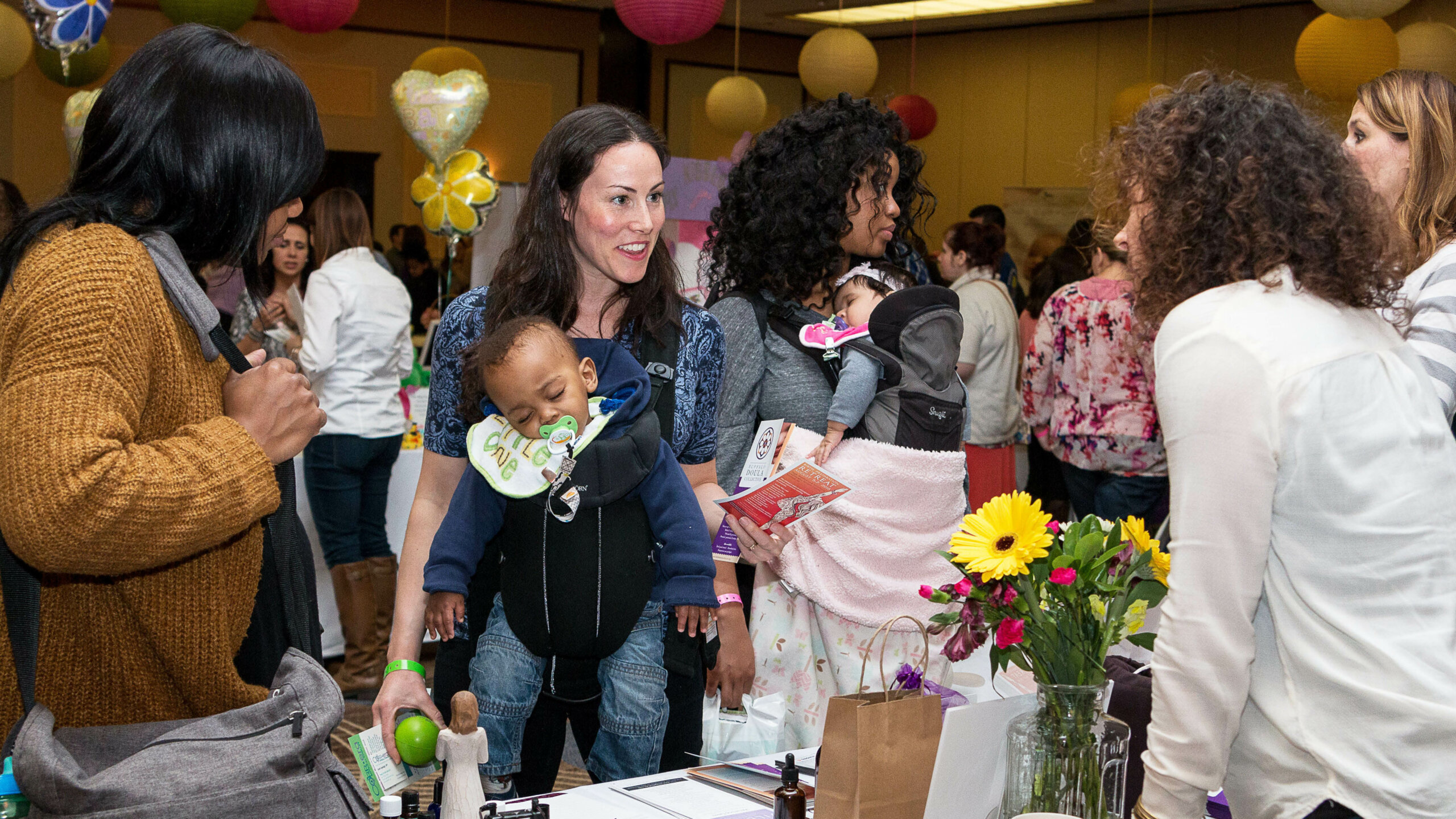 attendees and exhibitor at babies & bumps event