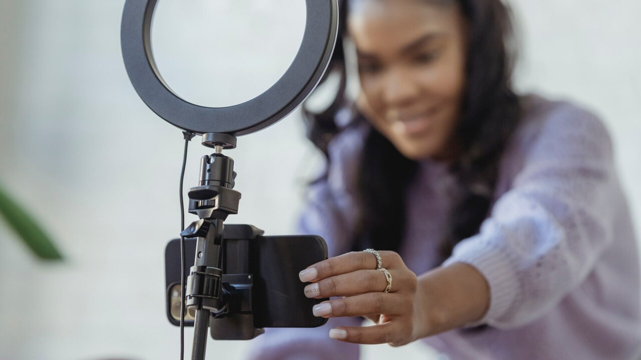 influencer with camera and light